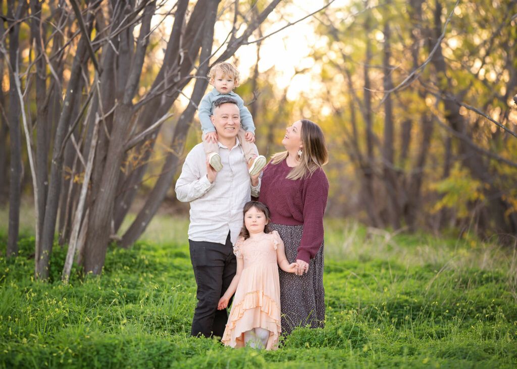 confident mum poses with her family during outdoor melbourne family photography session